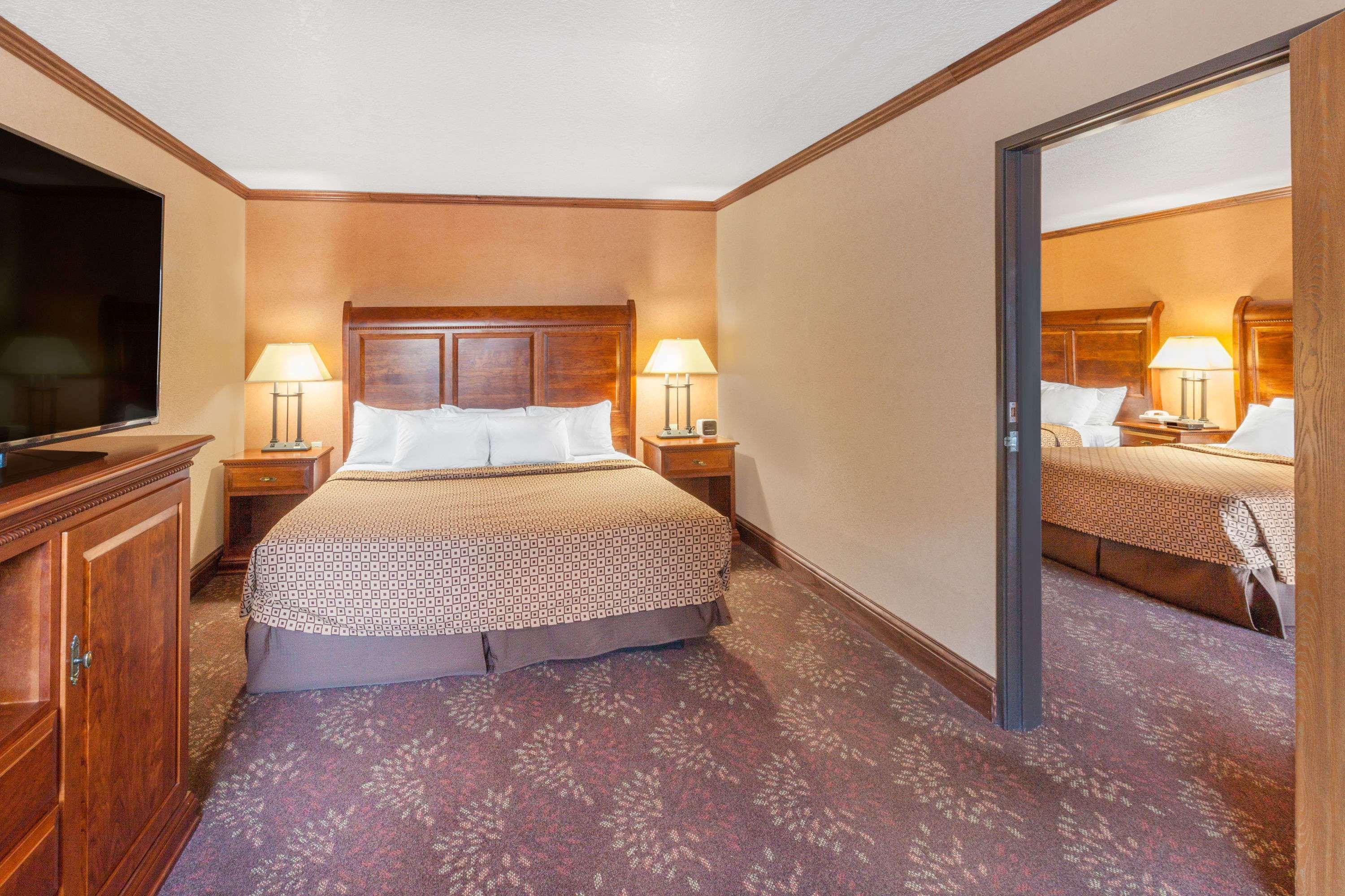 Ramada By Wyndham Mackinaw City Waterfront Exterior photo