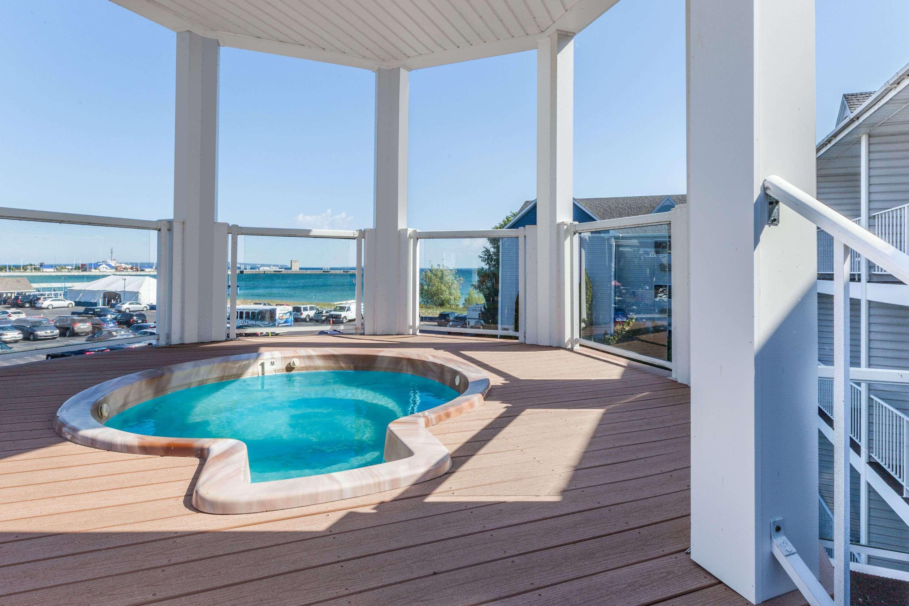 Ramada By Wyndham Mackinaw City Waterfront Exterior photo
